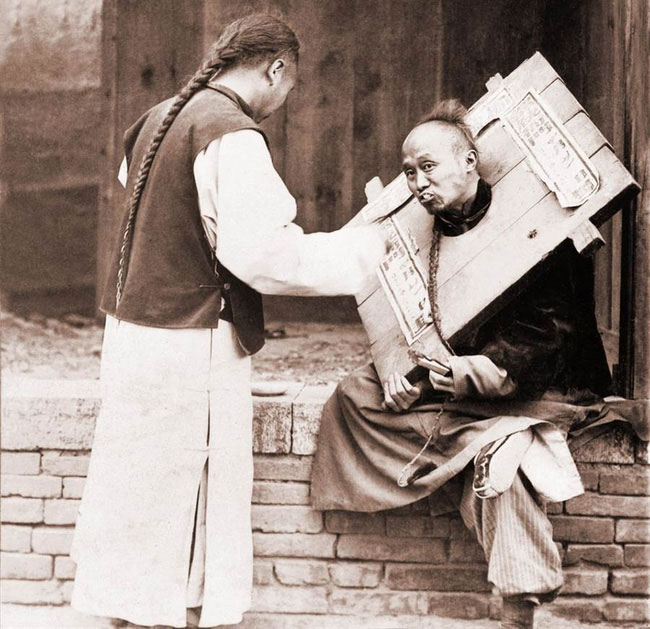 Tại sao tử tù cổ đại được cho ăn một miếng thịt sống bốc mùi trước khi hành hình?
