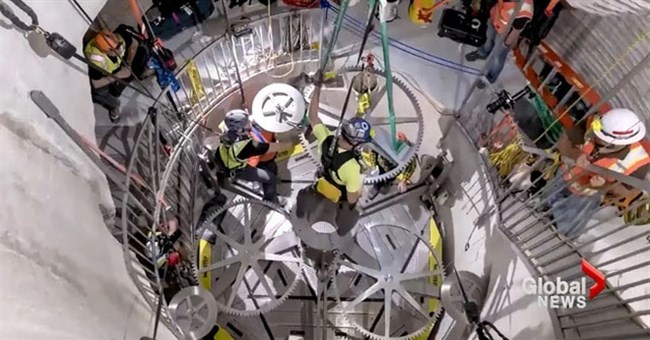 Vì sao tỷ phú giàu nhất thế giới chế tạo "siêu đồng hồ" 10.000 năm tuổi?