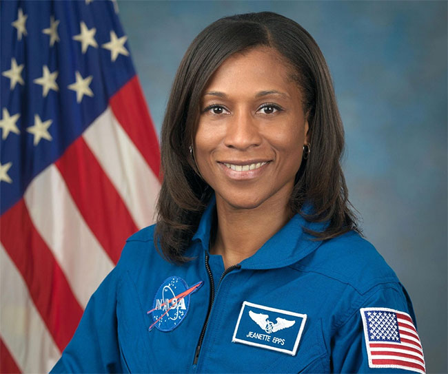 NASA chọn nữ phi hành gia da màu đầu tiên lên Trạm vũ trụ