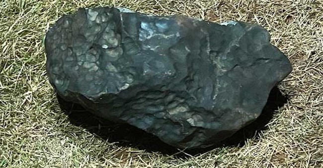 Mưa thiên thạch hàng tỉ năm tuổi rơi xuống thị trấn Brazil, người dân đổi đời sau một đêm