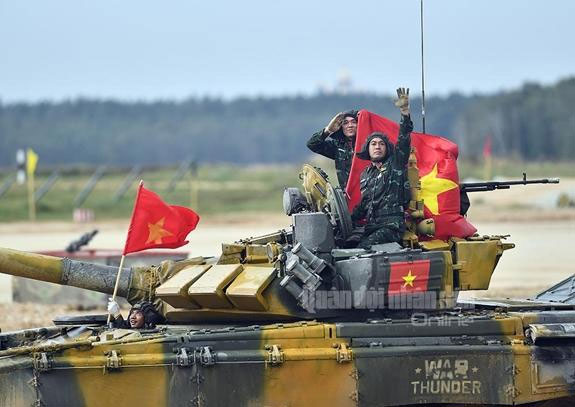 Đội xe tăng Việt Nam lần đầu vô địch bảng 2 Tank Biathlon