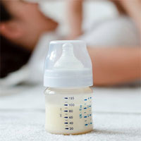 Các nhà khoa học sắp tìm ra cách chế biến sữa mẹ trong phòng thí nghiệm để thay thế sữa công thức