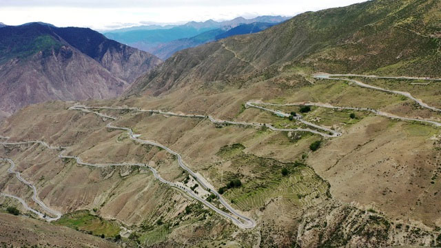 Tuyến đường dài 30km nhưng có tới 72 khúc cua tay áo.