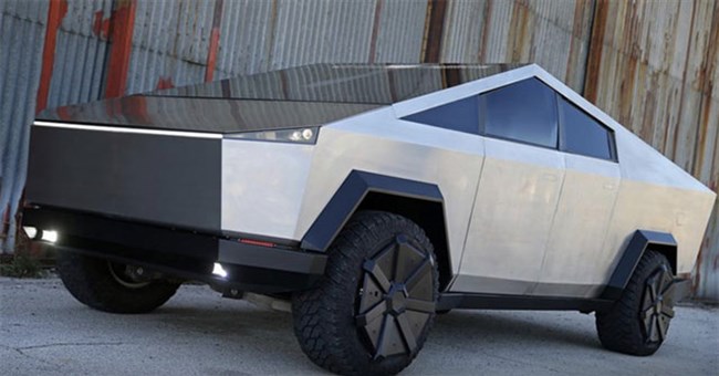 Chờ Cybertruck quá lâu, một fan Tesla người Bosnia tự chế bản sao như thật