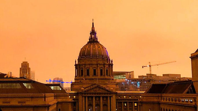 Cháy rừng khiến bầu trời San Francisco biến thành màu cam như sao Hỏa