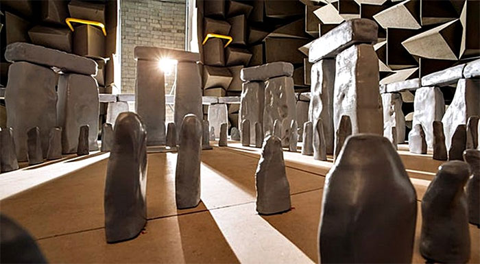 Quần thể đá Stonehenge có thể đã được xây dựng để khuếch đại âm thanh trong các nghi lễ cổ xưa