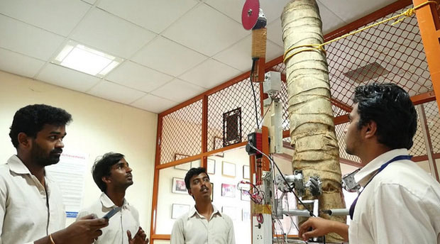 Các nhà khoa học Ấn Độ phát triển thành công robot hái dừa, năng suất cao hơn cả con người