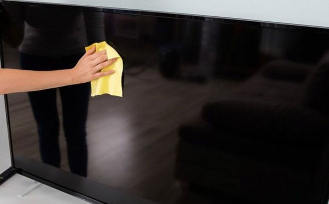 Lau màn hình tivi