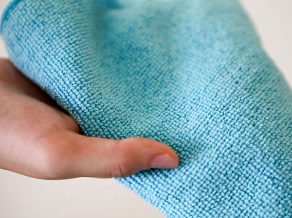 Làm sạch màn hình tivi