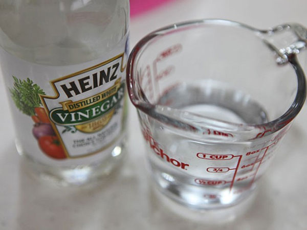 Xử lý những vết bẩn lạ cứng đầu