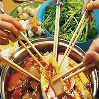 3 kiểu ăn cơm cực tai hại mà người Việt cần phải từ bỏ ngay trước khi rước thêm bệnh cho mình