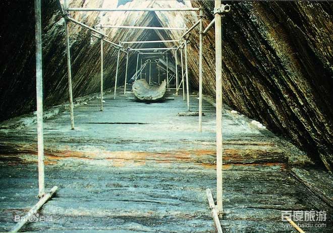 Mở quan tài bằng gỗ 1.000 năm tuổi, nhà khảo cổ bất ngờ khi nhìn vào bên trong