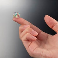 Người Nhật tạo ra khối rubic nhỏ nhất thế giới chưa đến 1cm