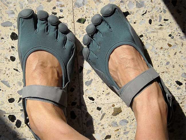 Nghiên cứu: giày toe spring hỗ trợ vận động làm tăng khả năng mắc chấn thương