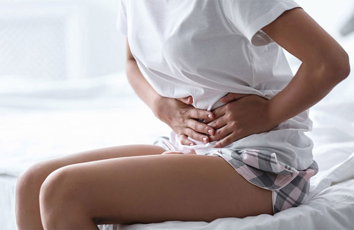 Hội chứng bệnh lạ khiến nước tiểu chuyển màu tím
