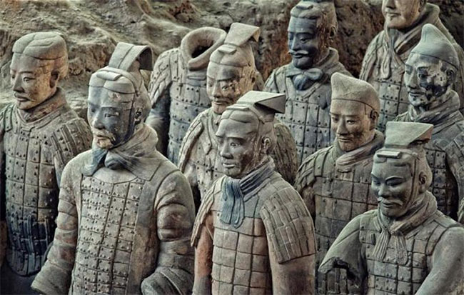 Vì sao đàn ông lại đeo cà vạt với áo sơ mi?