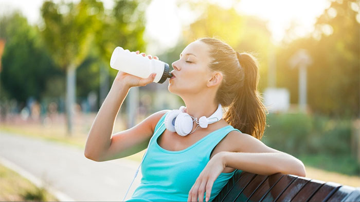 Hội chứng bệnh lạ khiến nước tiểu chuyển màu tím