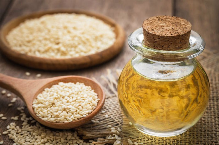 Dầu mè là gì? Tác dụng của dầu mè đối với sức khỏe và lưu ý khi sử dụng