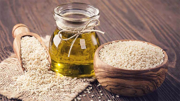 Dầu mè là gì? Tác dụng của dầu mè đối với sức khỏe và lưu ý khi sử dụng
