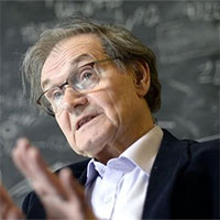 Roger Penrose - Người chứng minh hố đen có thể tồn tại