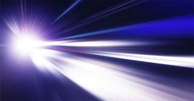 Vì sao tất cả những gì chúng ta nhìn thấy đều là quá khứ?