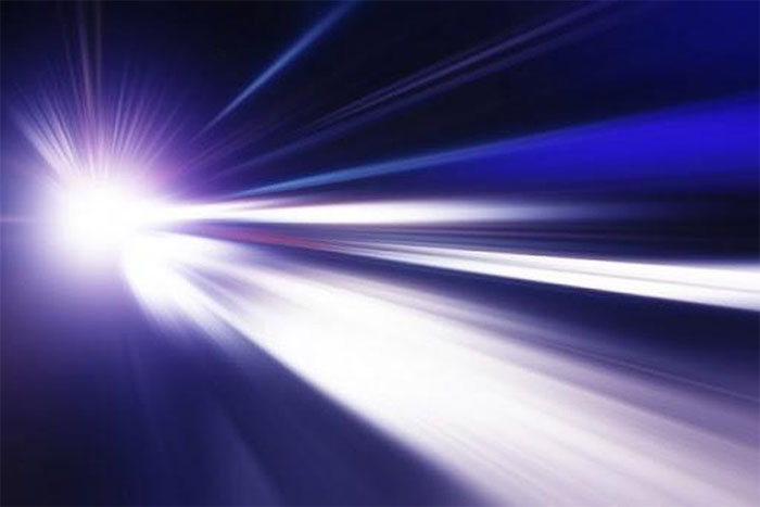 Vì sao tất cả những gì chúng ta nhìn thấy đều là quá khứ?