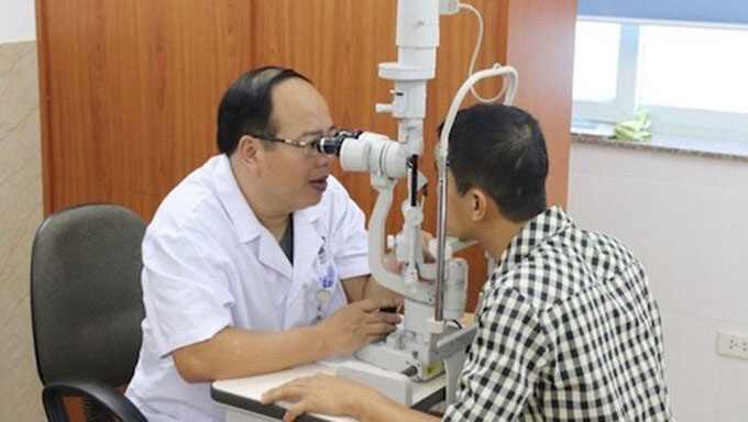 Cách xử lý khi bị cộm mắt