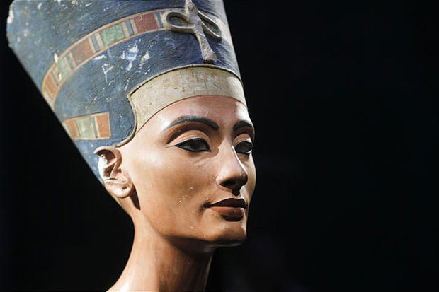 Tượng nữ hoàng Nefertiti tại bảo tàng Neues Museum (Đức)