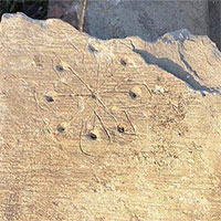 Phát hiện “dấu tích phù thủy” kỳ lạ trong nhà thờ thời Trung cổ ở Anh