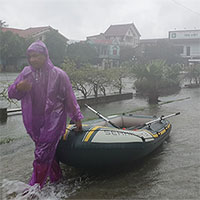 Sau Quảng Ngãi, giờ đến người dân Hà Tĩnh vội vã chạy lụt