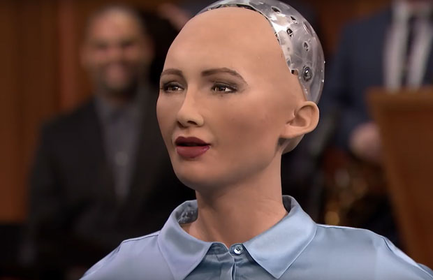 Cô nàng siêu robot Sophia từng tuyên bố “huỷ diệt loài người” 4 năm trước bây giờ ra sao?