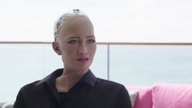 Cô nàng siêu robot Sophia từng tuyên bố “huỷ diệt loài người” 4 năm trước bây giờ ra sao?