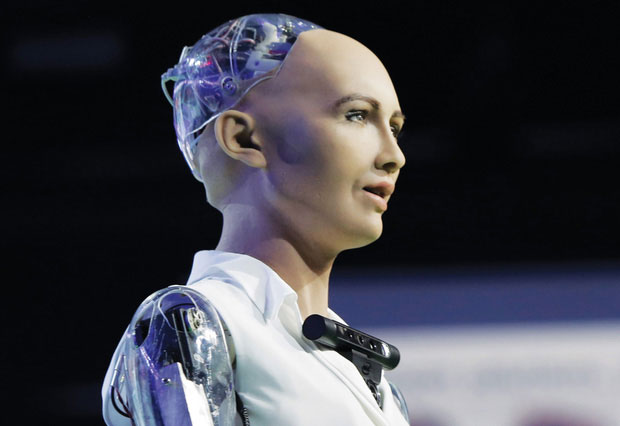 Cô nàng siêu robot Sophia từng tuyên bố “huỷ diệt loài người” 4 năm trước bây giờ ra sao?