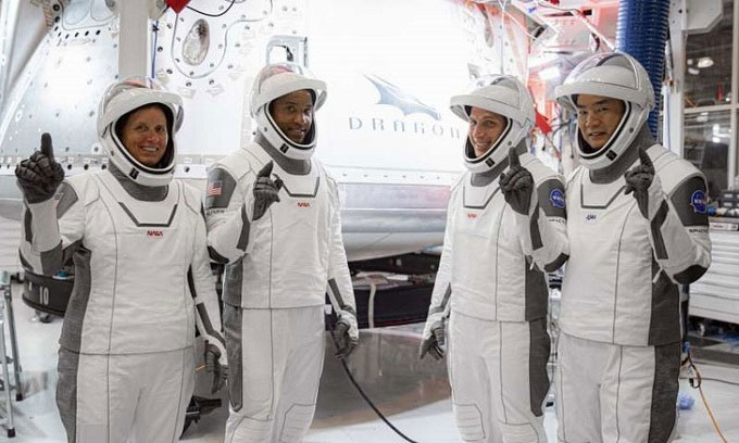 Phi hành gia chuẩn bị bay lên ISS bằng tàu SpaceX lần hai