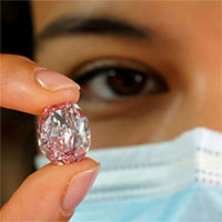 Viên kim cương hồng tím siêu đắt và dự báo cạn kiệt trong tương lai