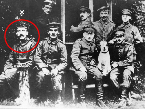 Bức thư đầy lỗi đánh máy của trùm phát xít Hitler