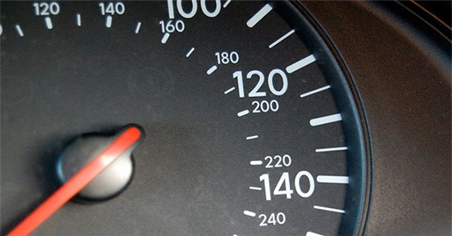 Vì sao tốc độ ô tô lại cao, trong khi chiếc xe hầu như không bao giờ đạt tốc độ đó?