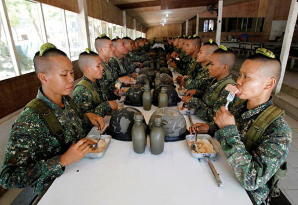 Binh lính chủ lực các nước Nga, Mỹ, Trung, Hàn... được ăn uống thế nào?