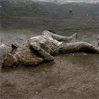 Phát hiện xác nô lệ và chủ nhân nguyên vẹn ở thành phố cổ Pompeii