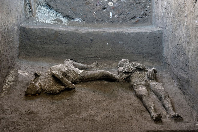 Phát hiện xác nô lệ và chủ nhân nguyên vẹn ở thành phố cổ Pompeii