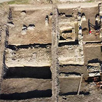 Đào ruộng bắp, phát hiện "pháo đài châu báu" 2.000 tuổi