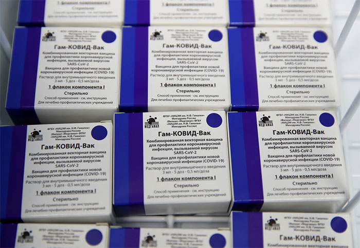 Bên trong nơi tiêm vaccine Covid-19 đại trà đầu tiên trên thế giới