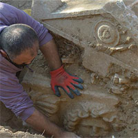 Theo dõi tội phạm, phát hiện mộ cổ 2.300 năm và "kho báu" gây choáng váng