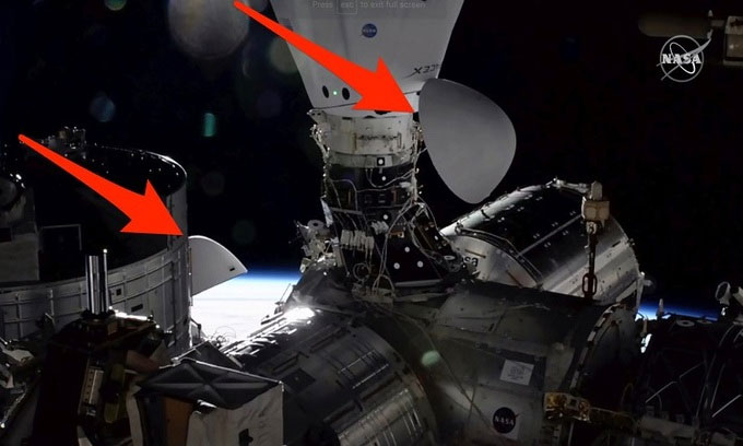 Lần đầu tiên hai tàu SpaceX ghép nối với trạm ISS cùng lúc