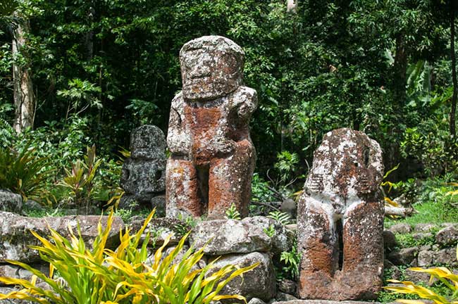 Tikis on Hiva-Oa (Những tảng đá ở Hiva-Oa), Polynésie, Pháp