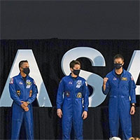 18 phi hành gia được NASA huấn luyện để hạ cánh trên Mặt trăng