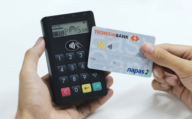 Cách phân biệt thẻ ATM từ và thẻ chip