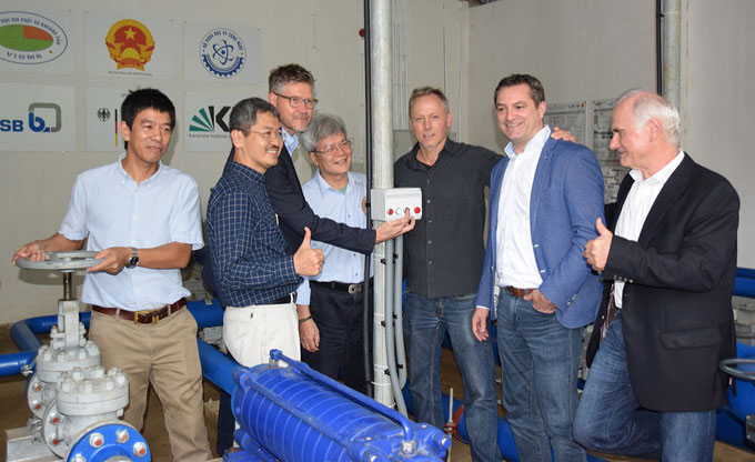 Hệ thống bơm không dùng điện đưa nước lên độ cao 1.300m
