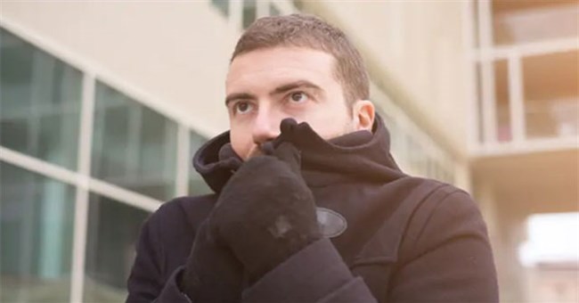 Vì sao mặc áo cotton là sai lầm lớn khi trời rét?