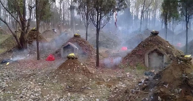 Vì sao người Trung Hoa xưa đắp một gò đất nhỏ trên mộ?